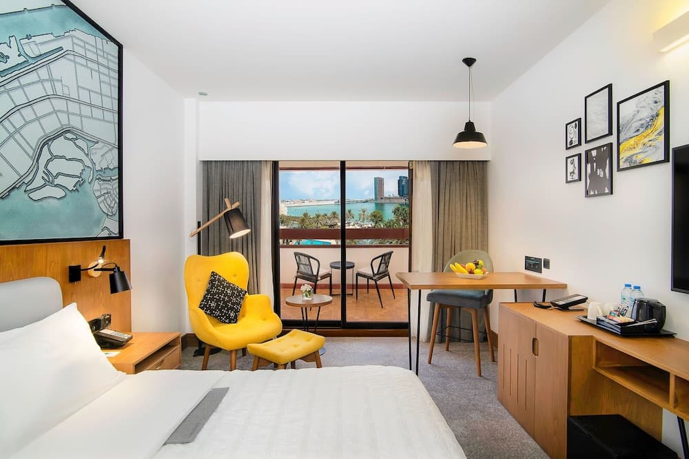 Deluxe King Balcony Room