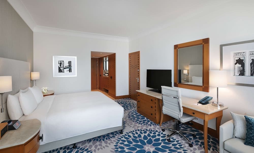 Deluxe King Sea View Room