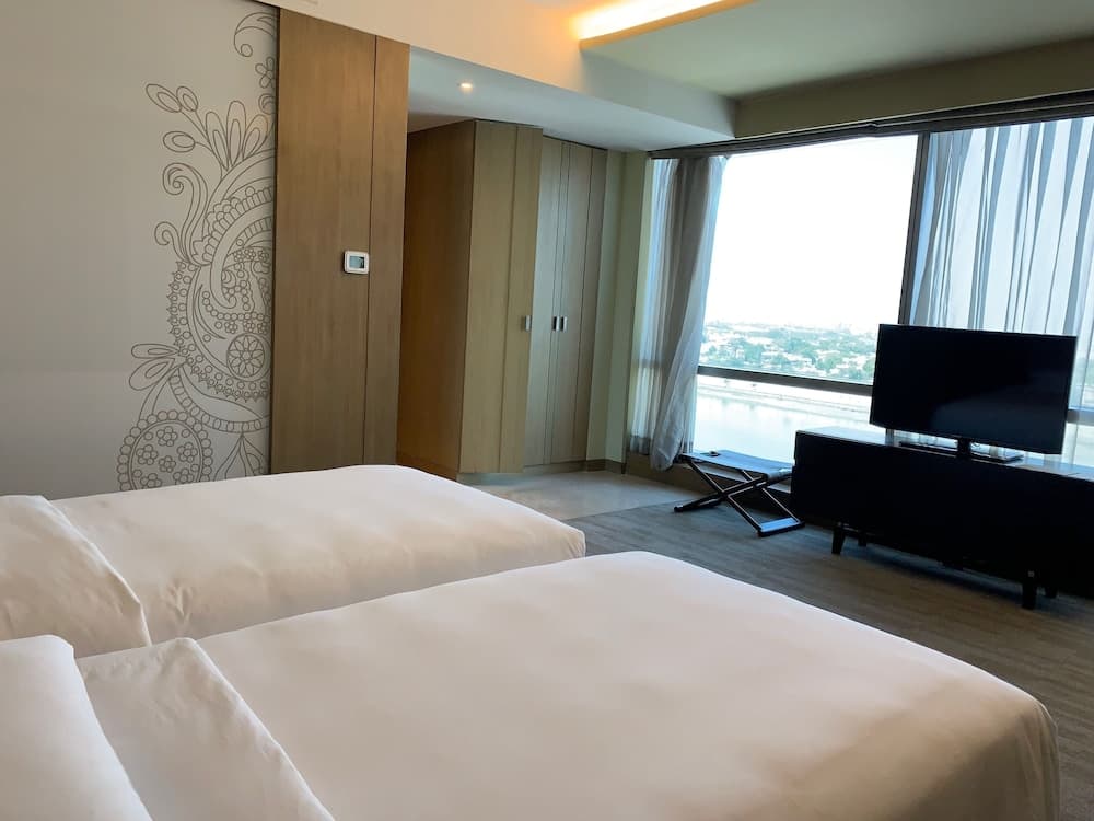 Club Twin Room