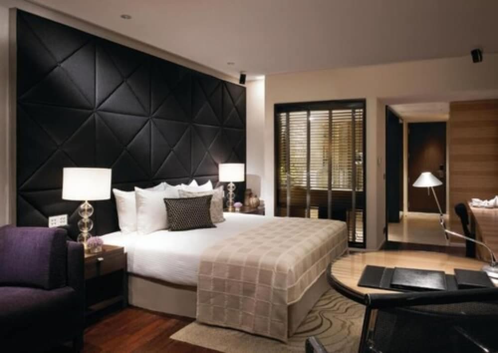 Club King Room