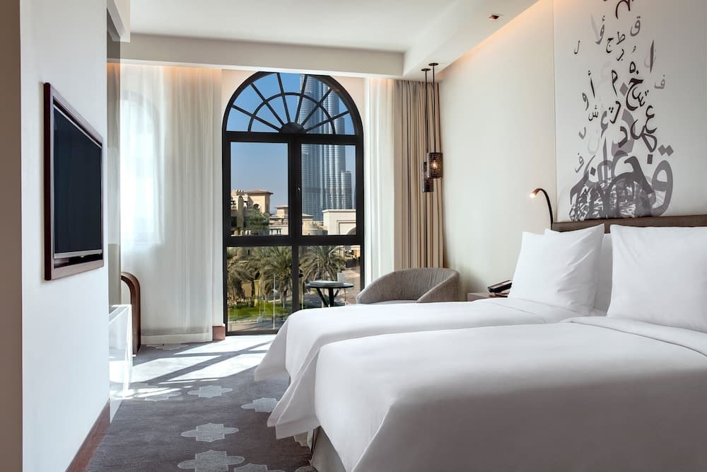 Deluxe Room, 2 Twin Beds, City View