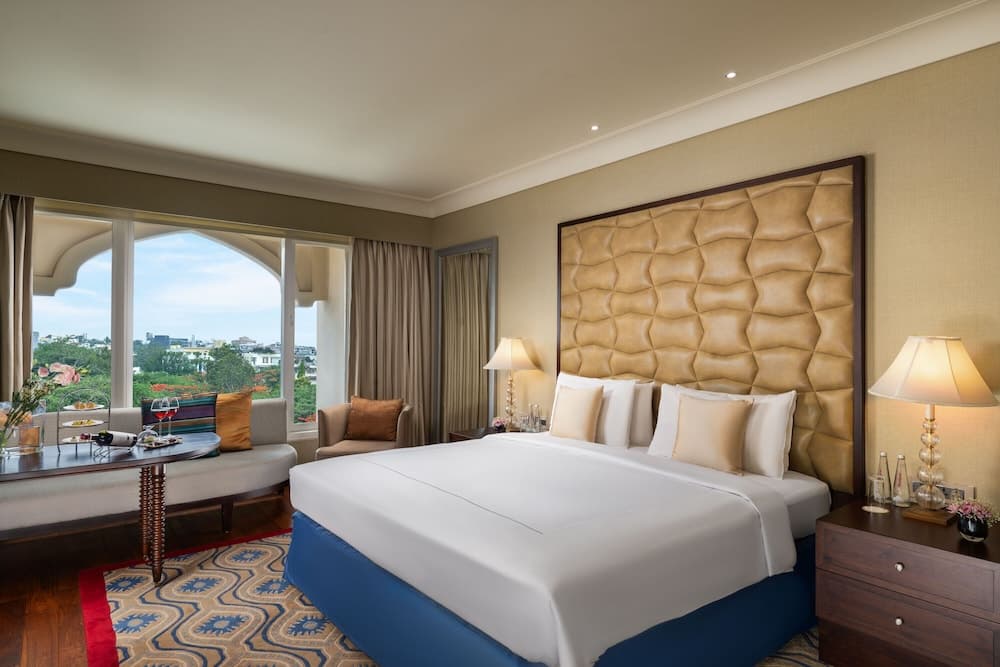 Club King Room