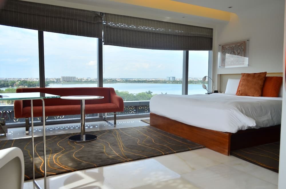 King Lake View Room