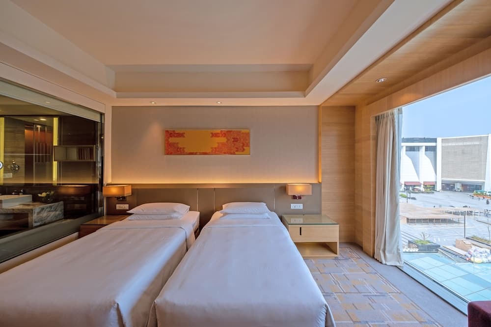 Twin Beds(Courtyard View)