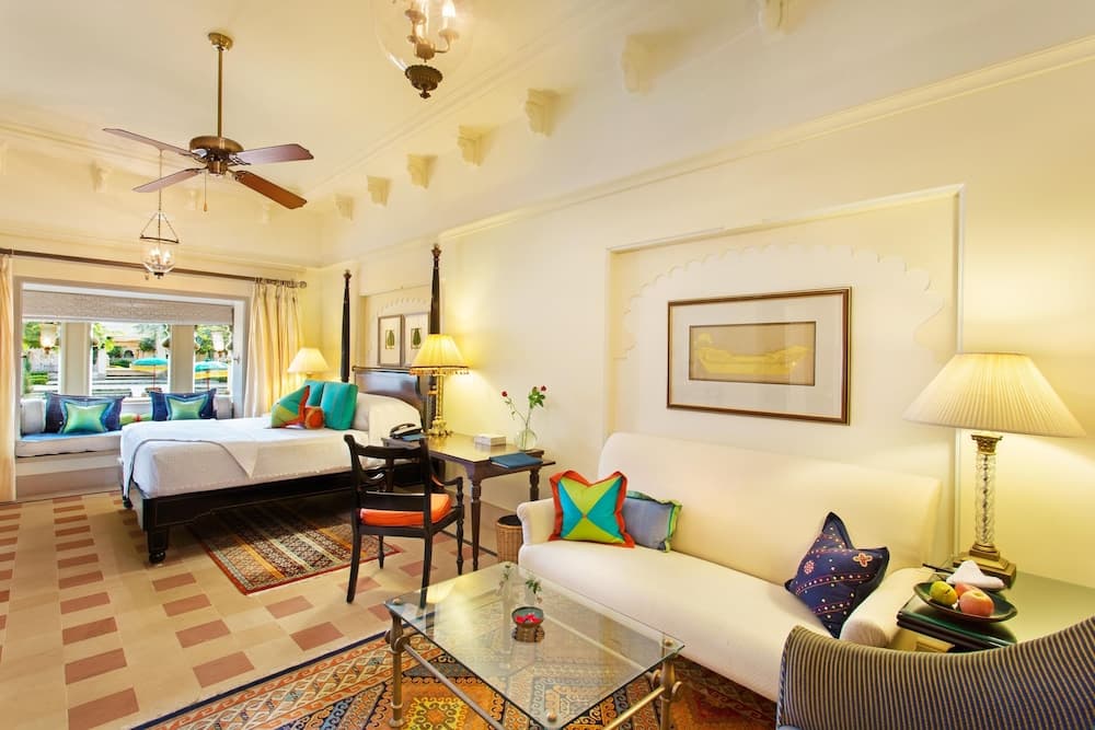 Premier King Pool View Room