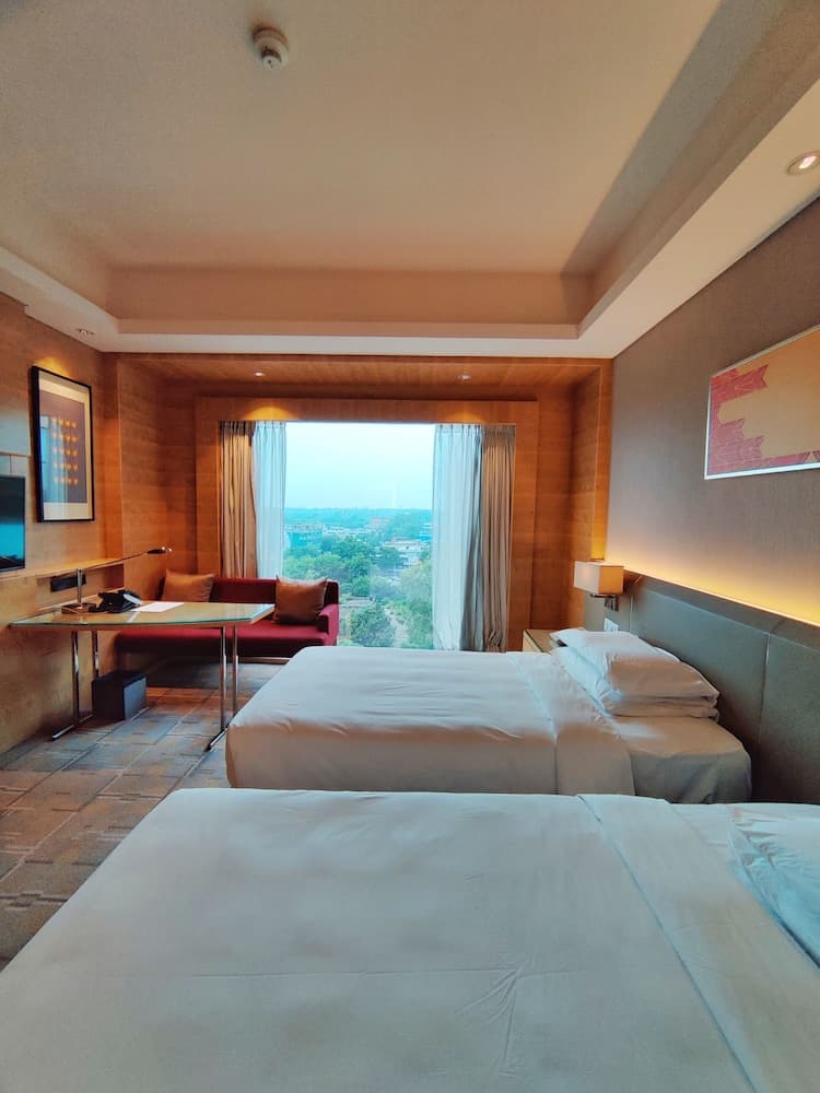 Club Twin Room
