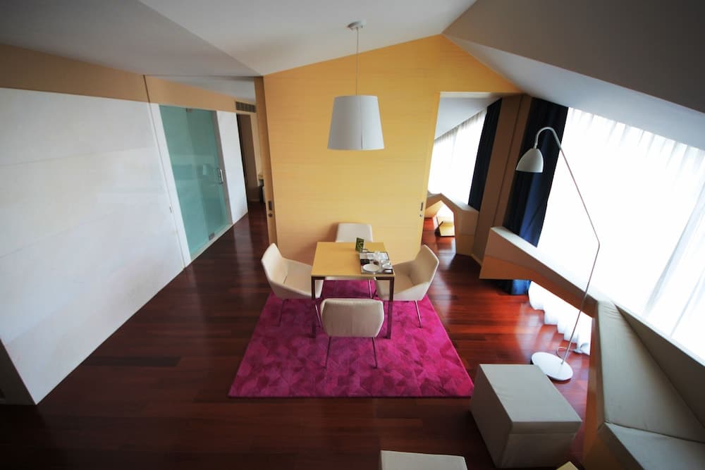 Suite King City View Room