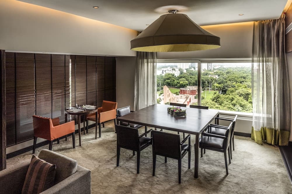 Club King Room