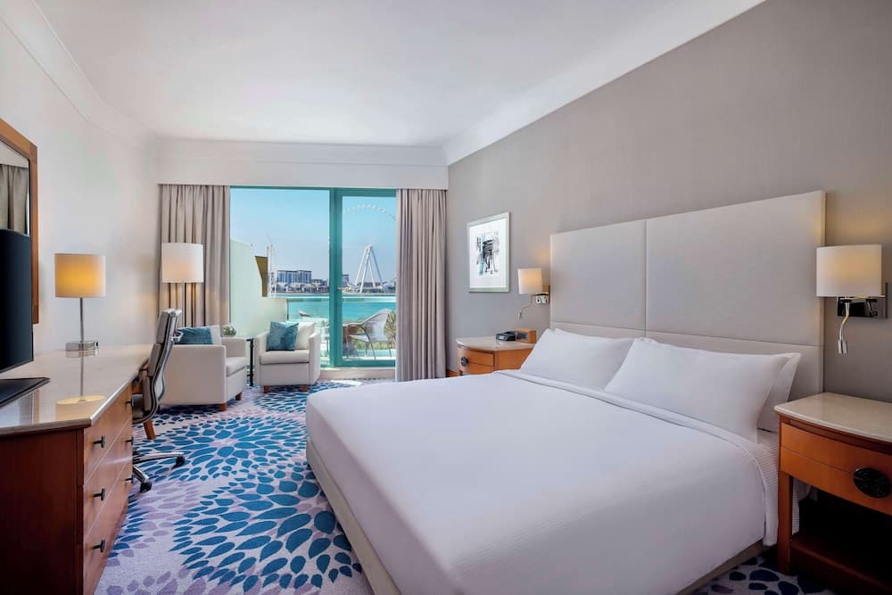 Deluxe King Sea View Room