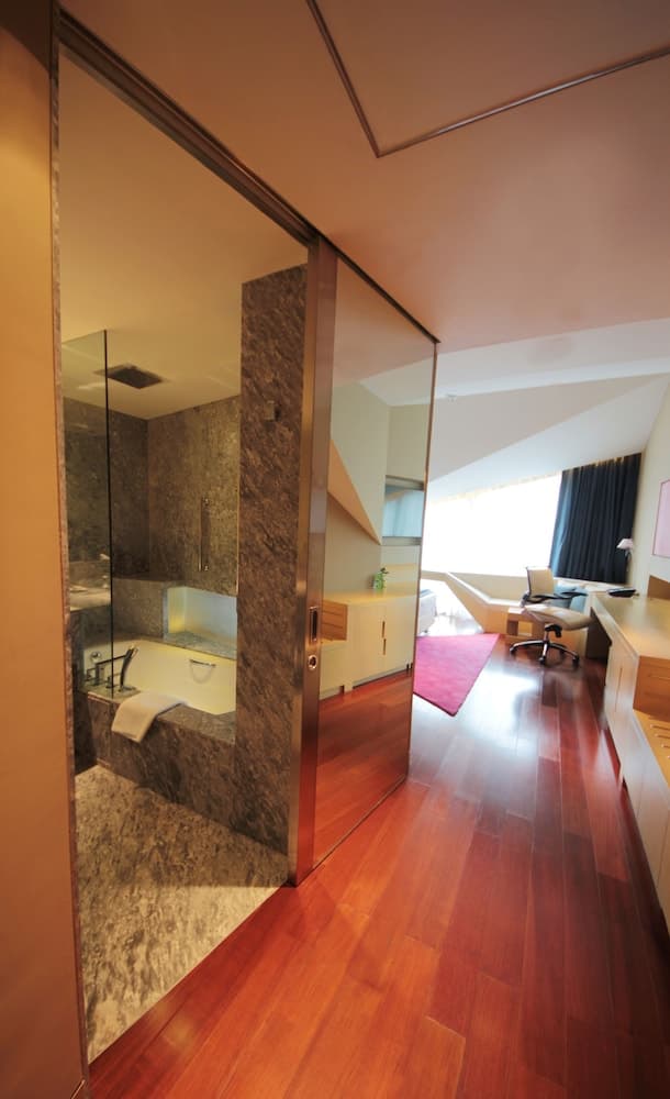 Deluxe Twin City View Room