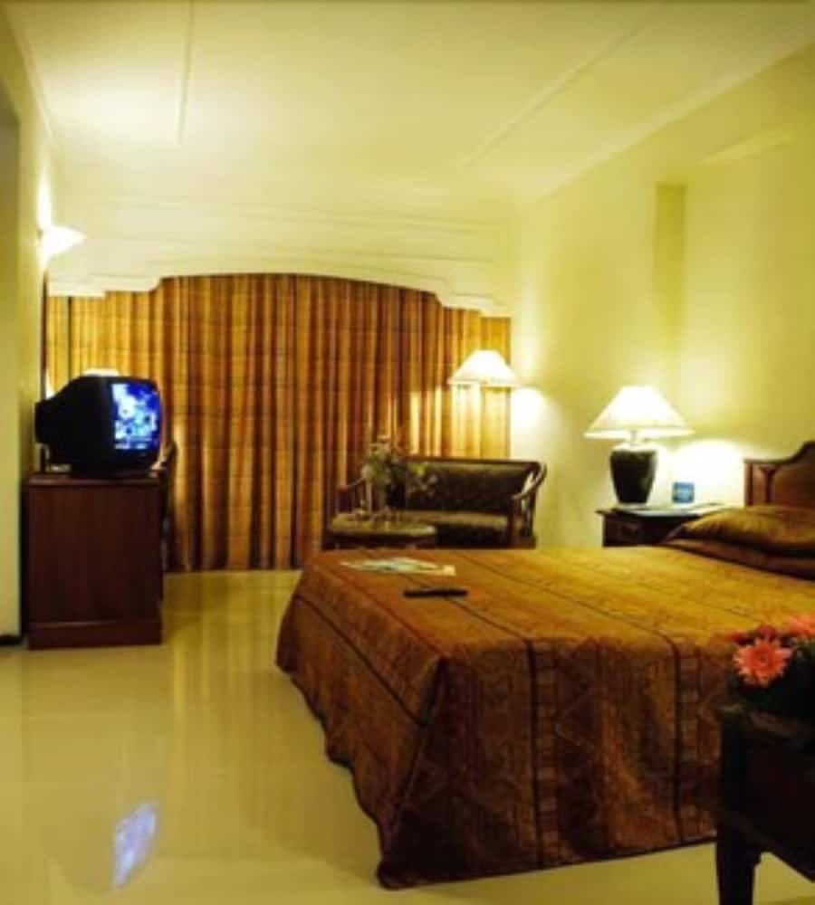 Executive Queen Room