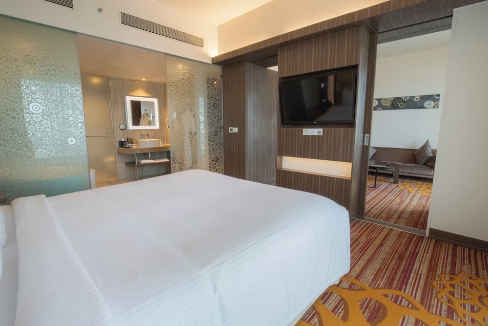 Executive King Bed