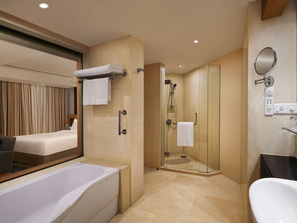 Junior Suite Queen Room