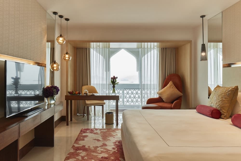 Deluxe King Sea View Room