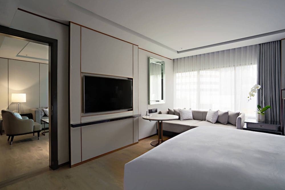 Suite King City View Room