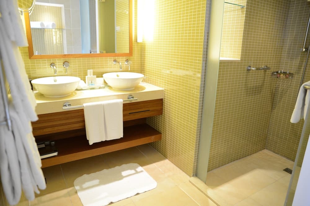 Suite King Balcony Room