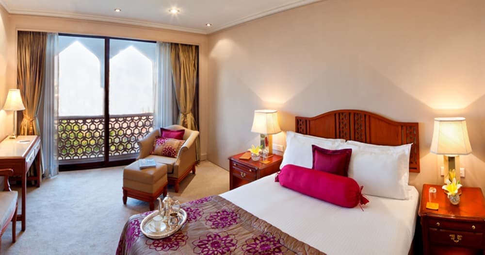 Deluxe King City View Room