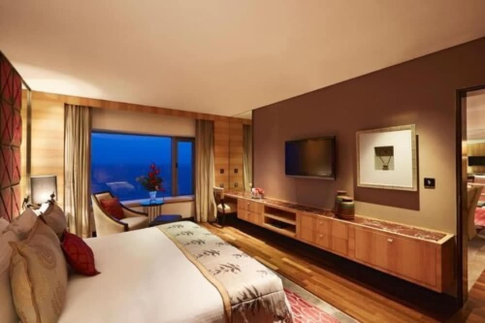 Suite King Sea View Room