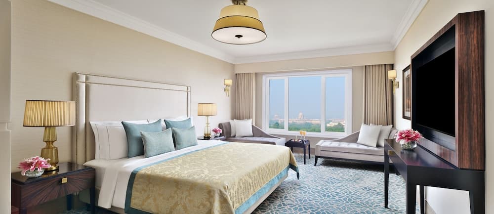 Club King Room