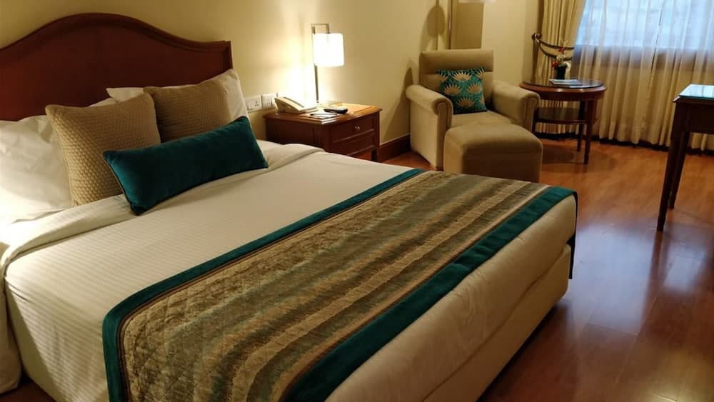 Deluxe Queen Room