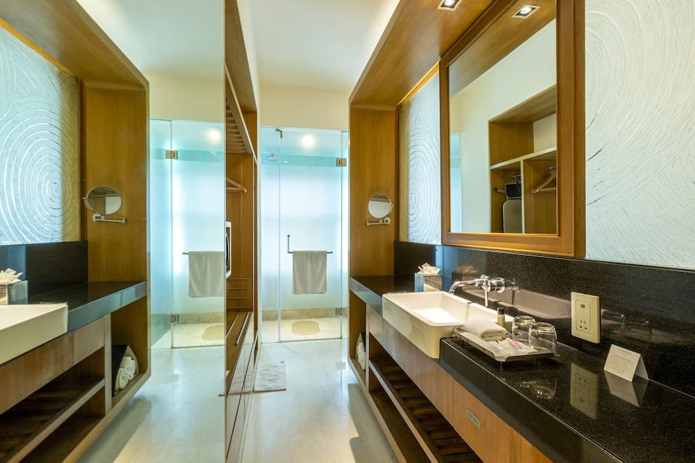 Superior Queen City View Room