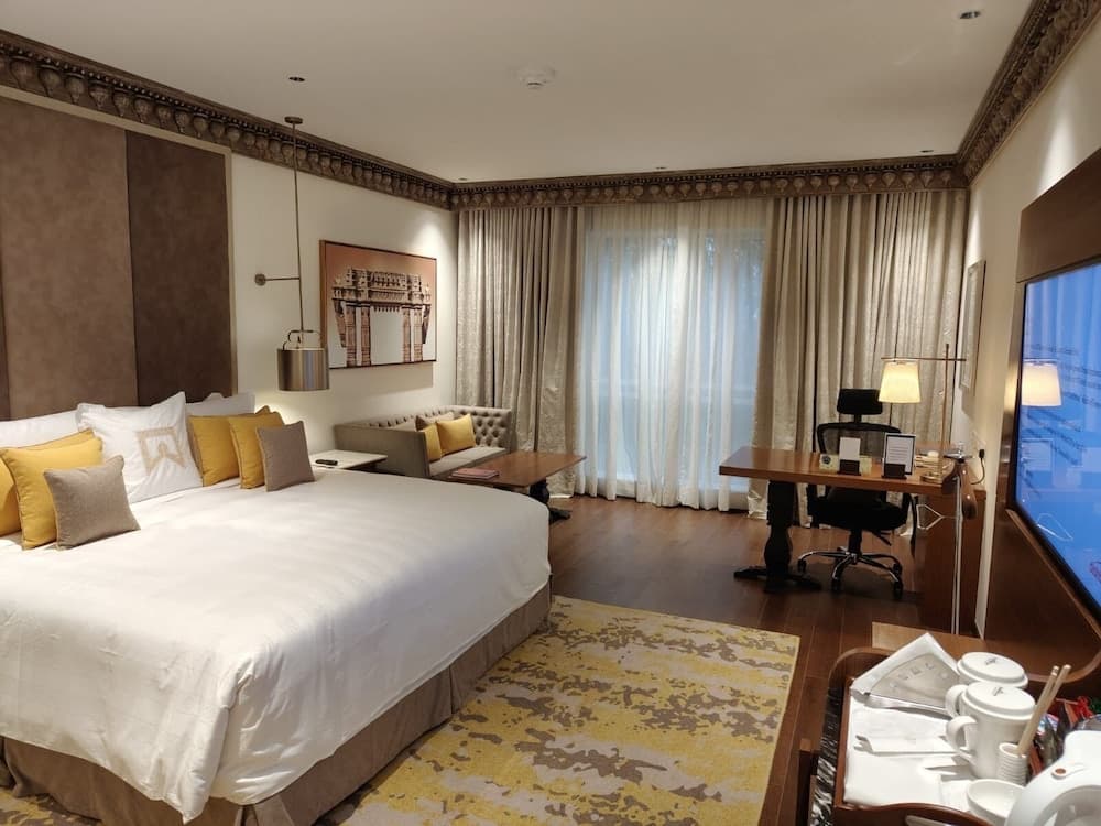 Club King Room