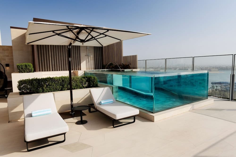 Villa King Pool View Room