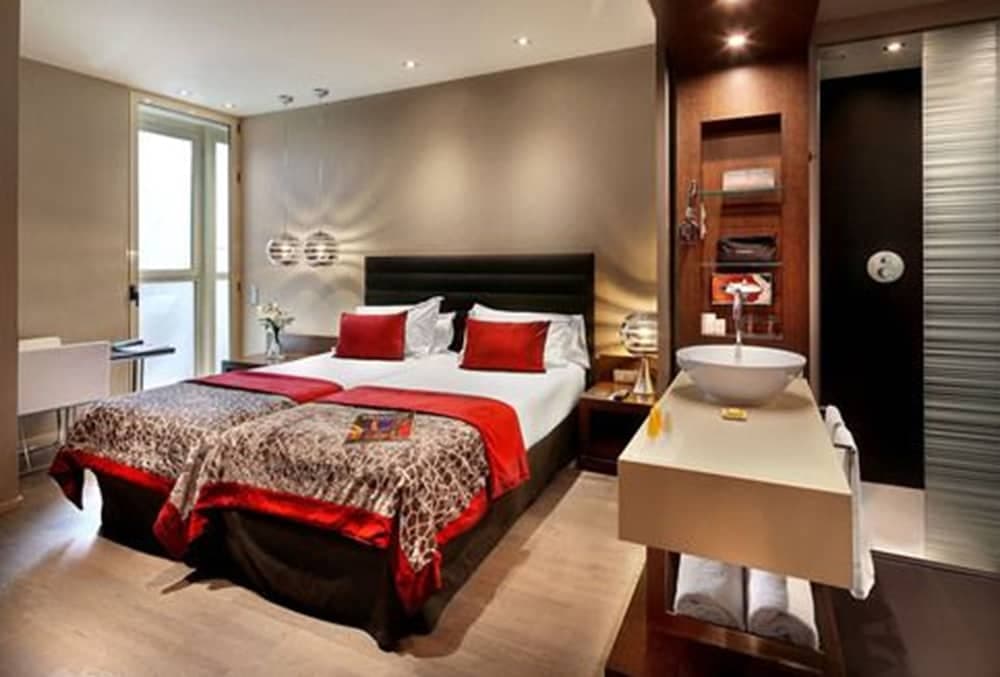 Standard Queen Room