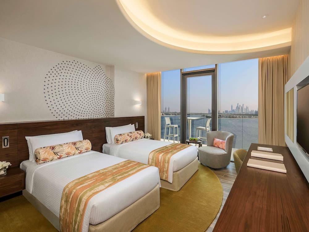 Deluxe King Balcony Room