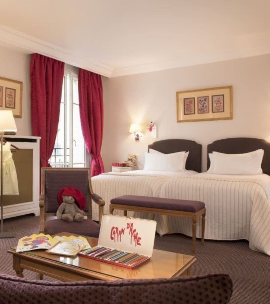 Family Room(1 King Bed And 1 Double Sofa Bed)