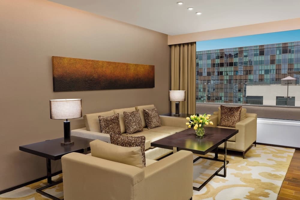 Suite Club King Bed