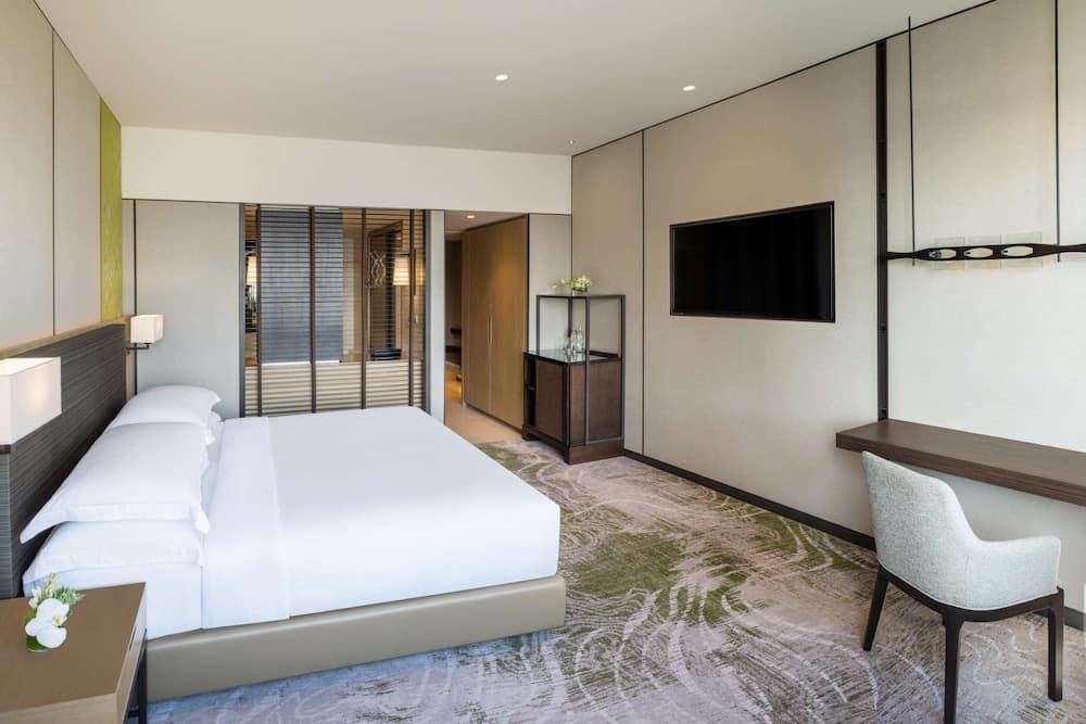 Premium King River View Room