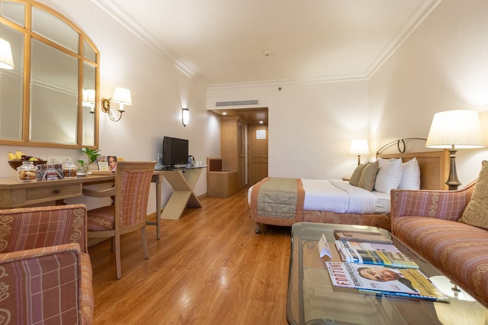 Deluxe King City View Room