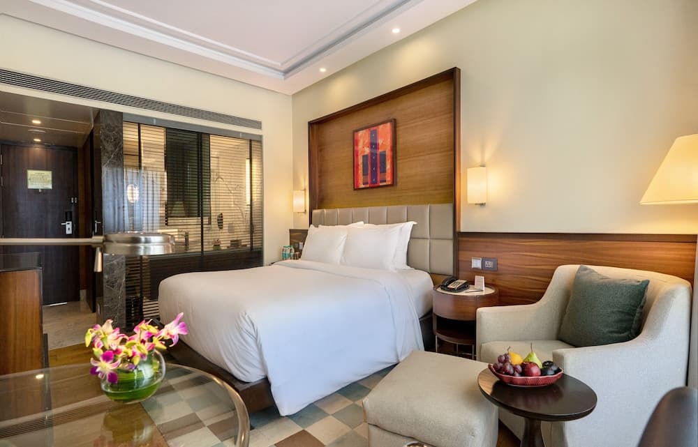 Club Queen Room
