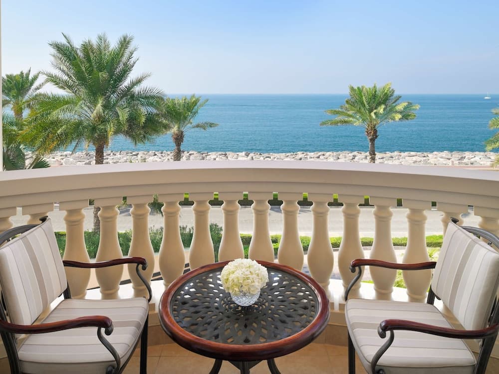 Premier Twin Ocean View Balcony Room