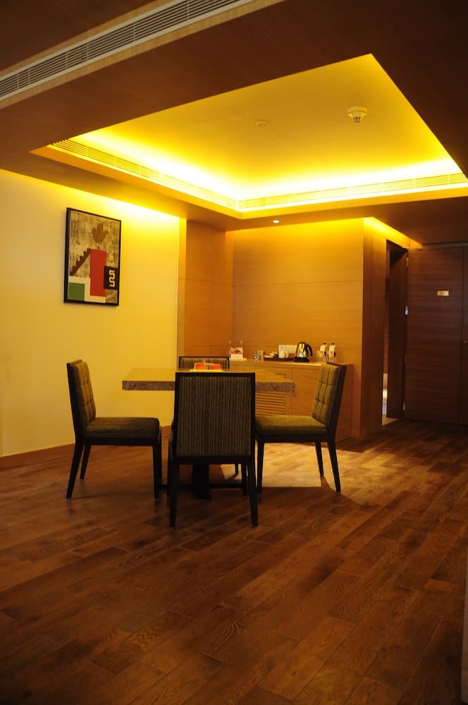 Suite King Room