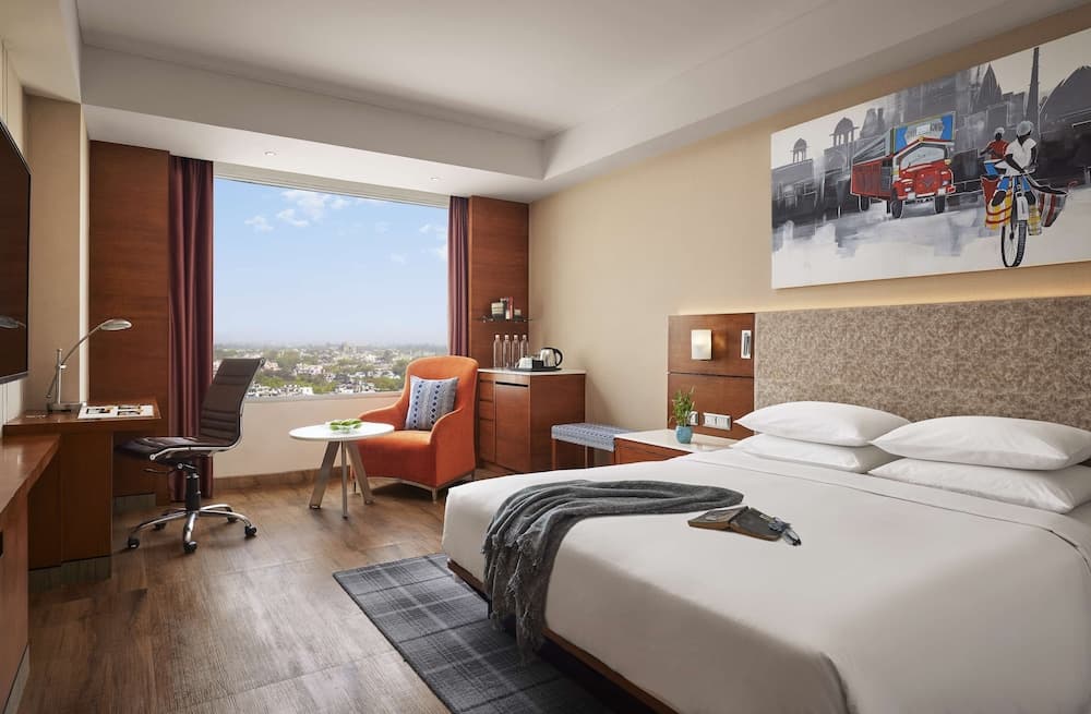 Deluxe King Pool View Room