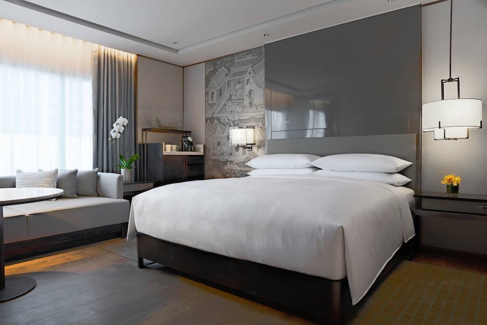 Suite King City View Room