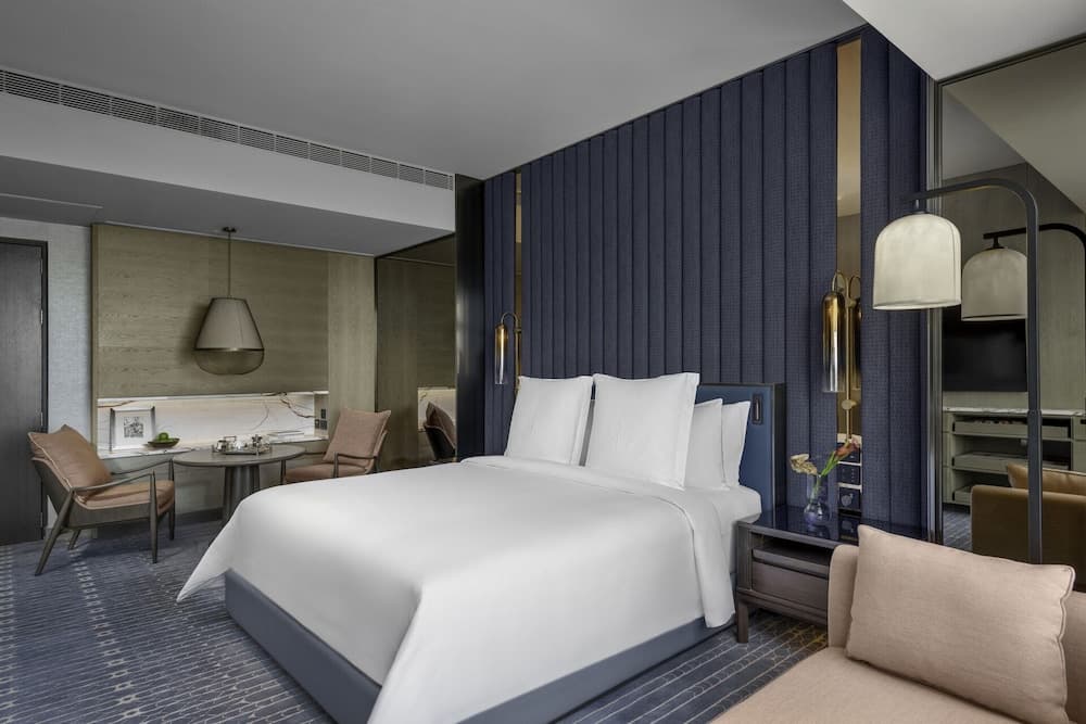 Premier King Sea View Room