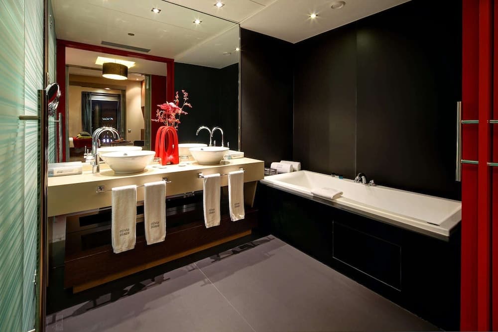 Suite Queen Room