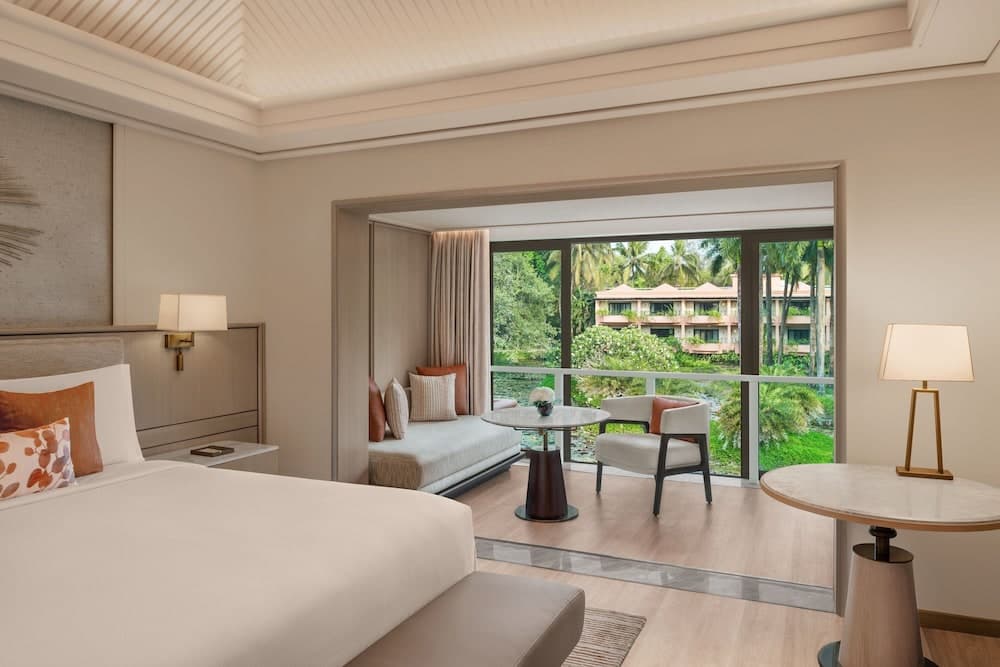 Premier Room, 1 King Bed, Lagoon View