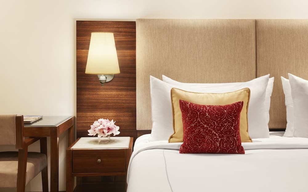 Deluxe Twin City View Room