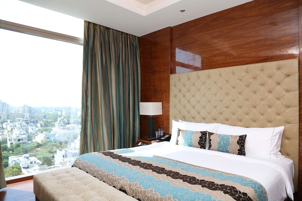Club King Room
