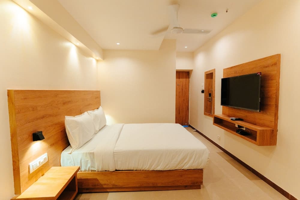Standard Queen Room