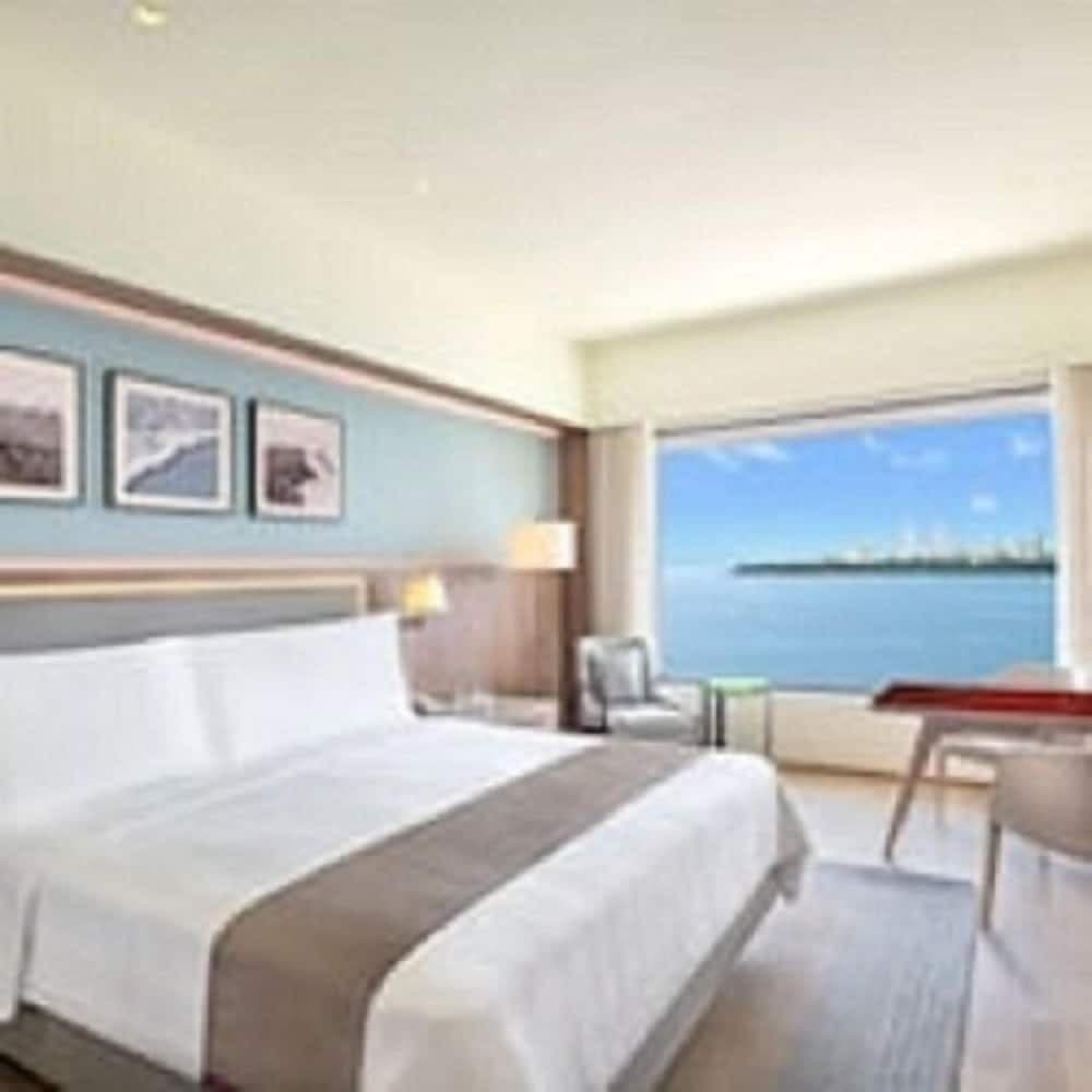 Club King Ocean View Room