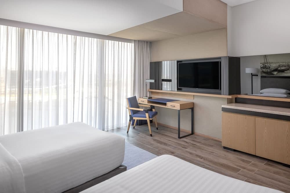Deluxe Room, 2 Twin Beds, City View