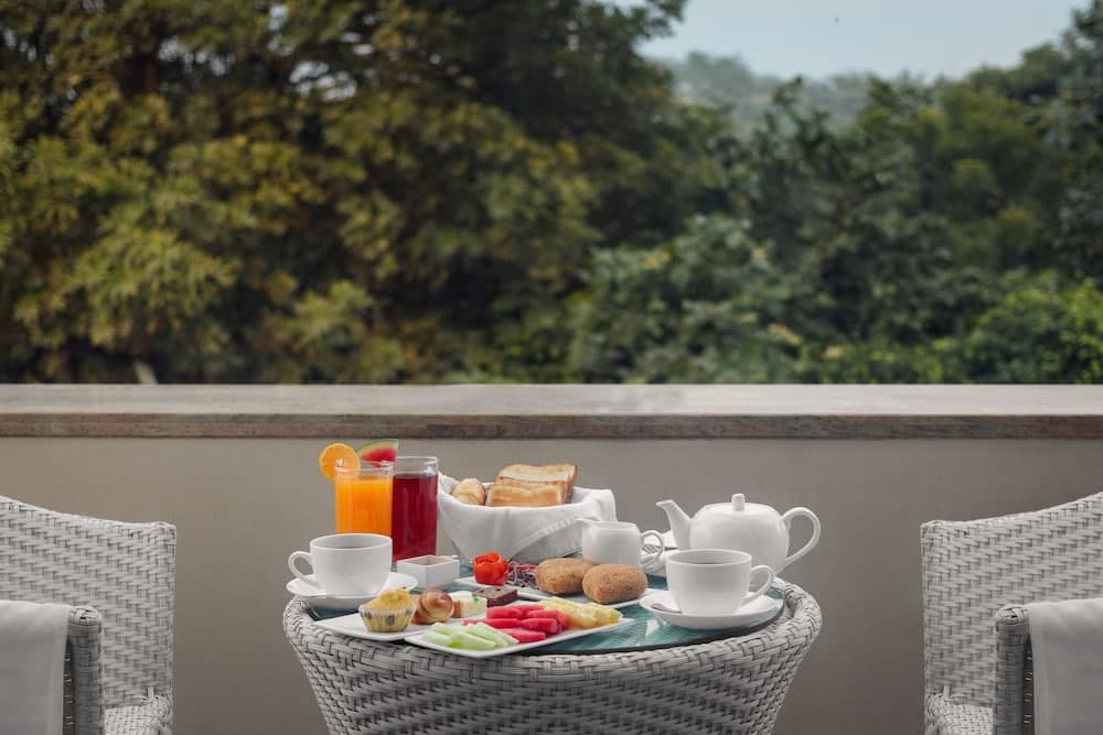 Premier King Balcony Room