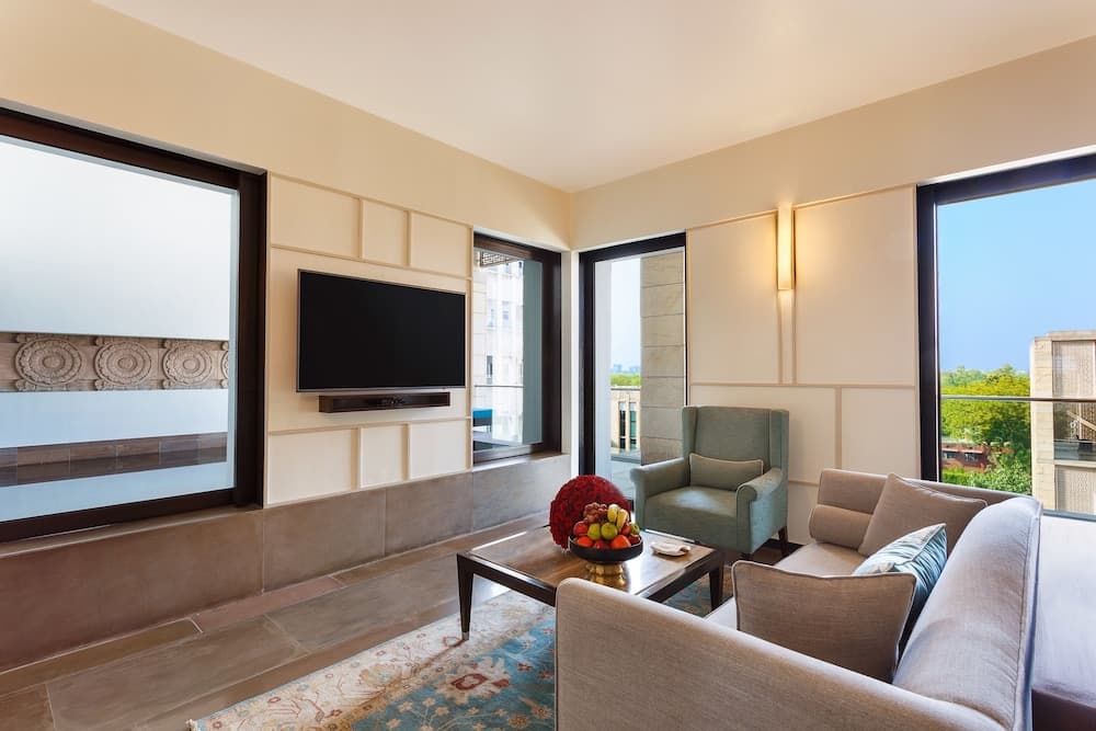 King Pool View Room