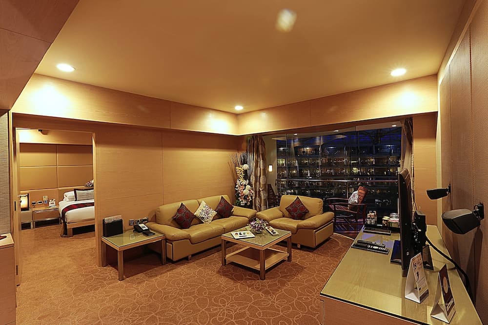 Suite King Balcony Room