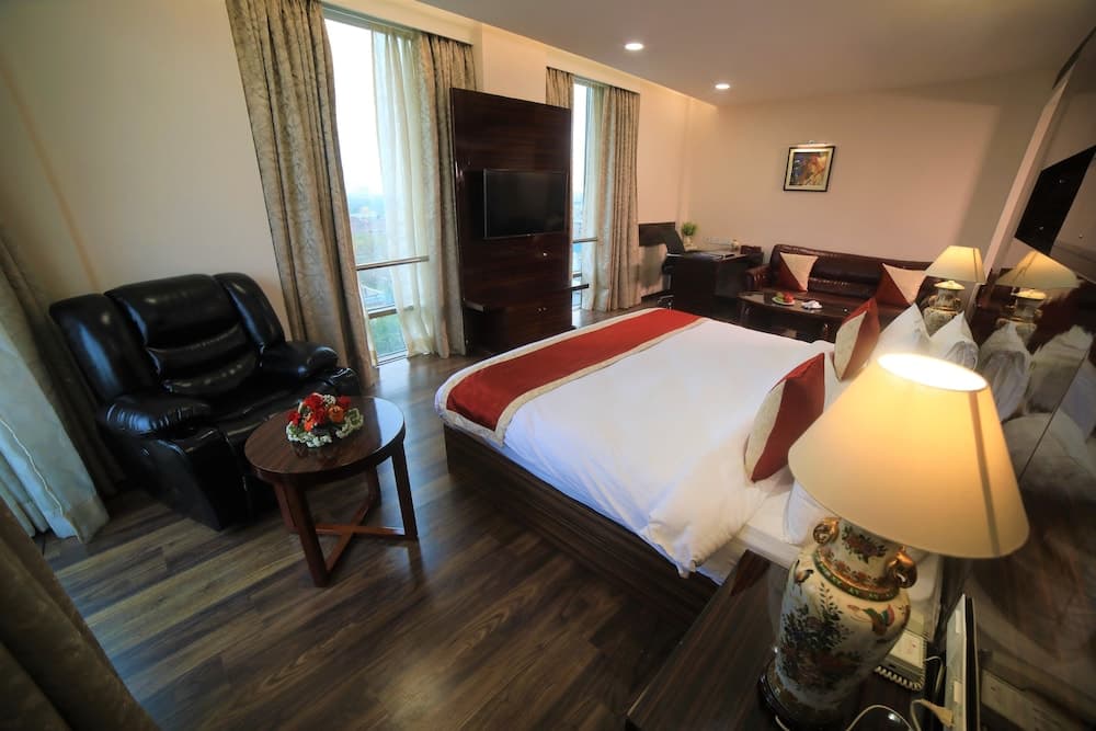 Suite King Accessible Room
